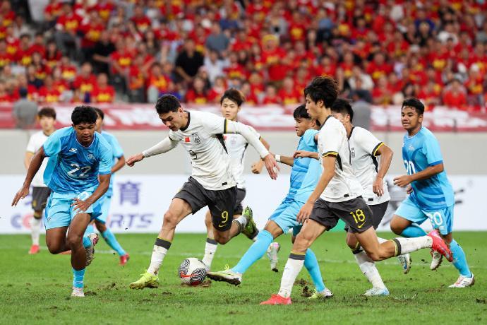 U22国足为何半场狂轰9球？王钰栋单点爆破，对手血槽已空