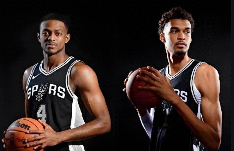 开云体育官网-守得云开见月明！这二人跟随球队沉浮5年不离不弃，如今彻底崛起